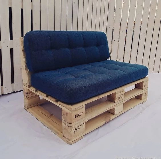 Práce v portfoliu - Crafting Timeless Pallet Furniture with Heart, Hands, and Experience