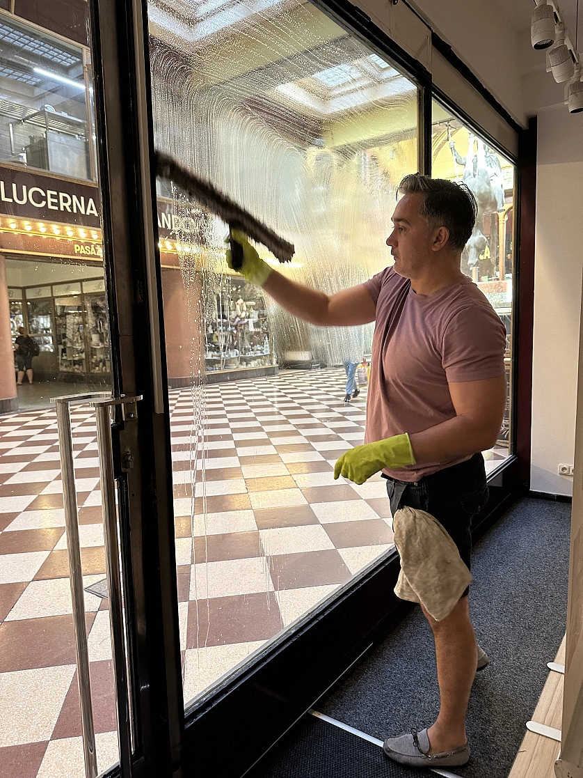 Práce v portfoliu - Mytí oken a výloh - fotografie 5