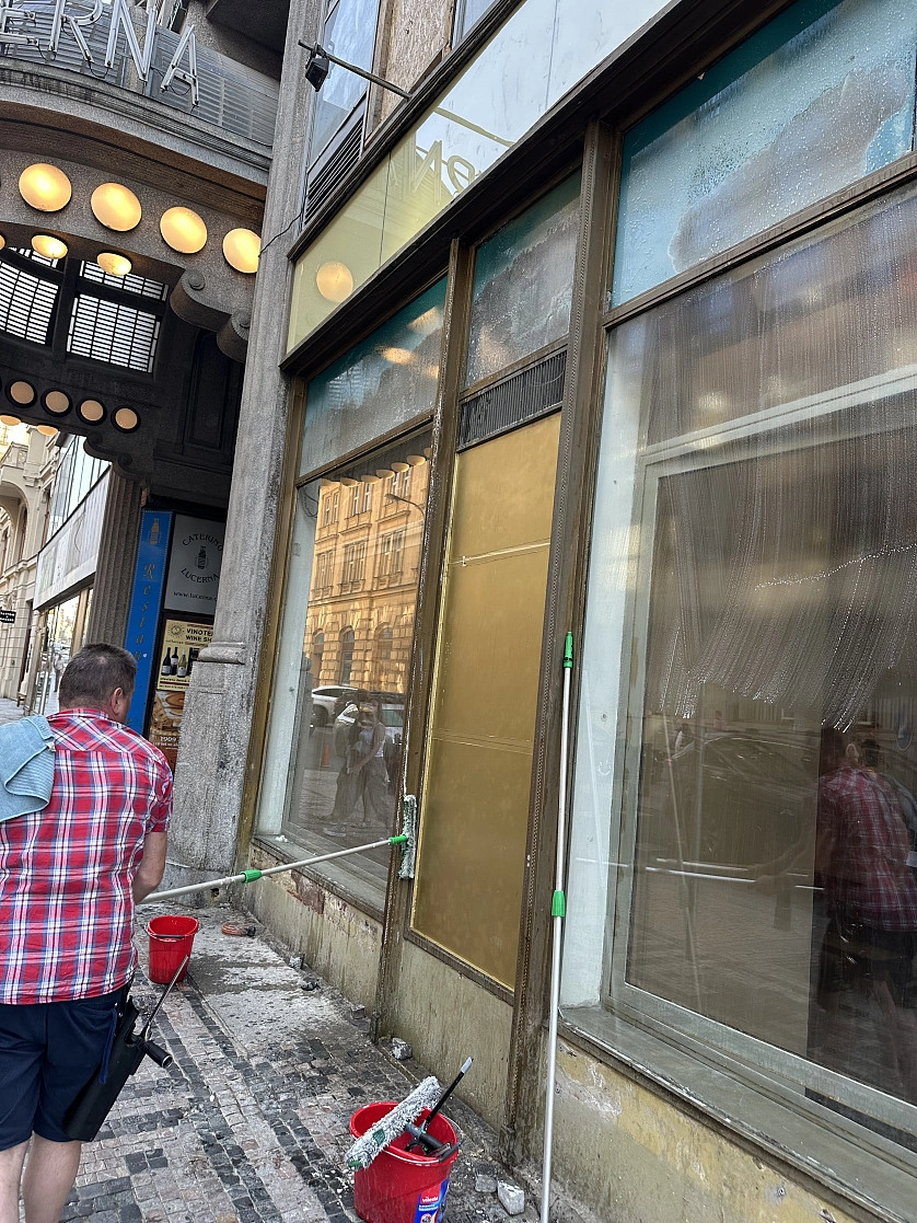 Práce v portfoliu - Mytí oken a výloh - fotografie 4