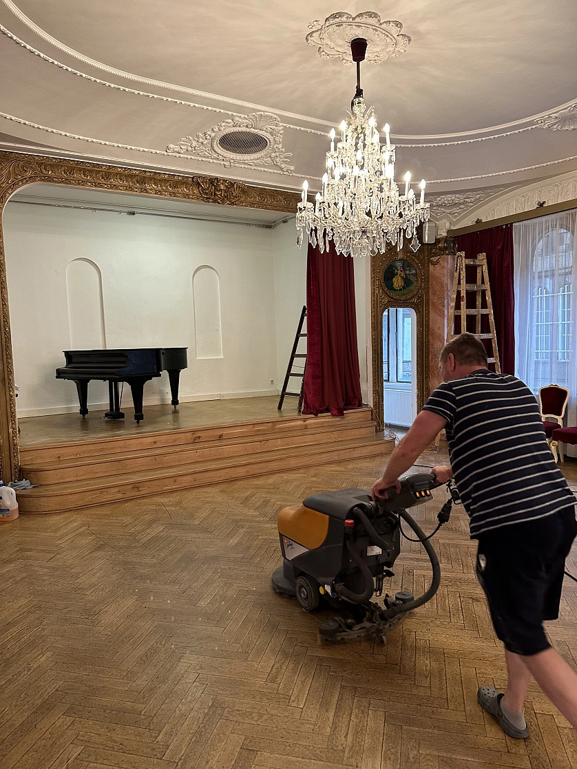 Работа портфолио - Úklid mramorového sálu - фото 4