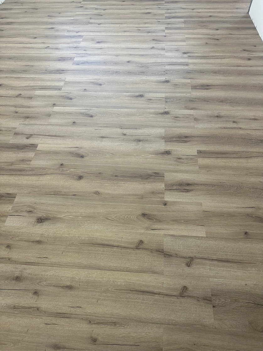 Práce v portfoliu - Pokládka plovoucí podlahy - fotografie 3