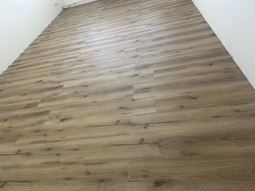 Práce v portfoliu - Pokládka plovoucí podlahy - fotografie 2