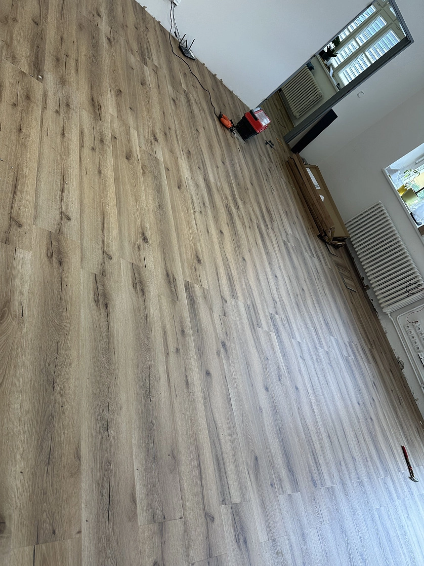 Práce v portfoliu - Pokládka plovoucí podlahy