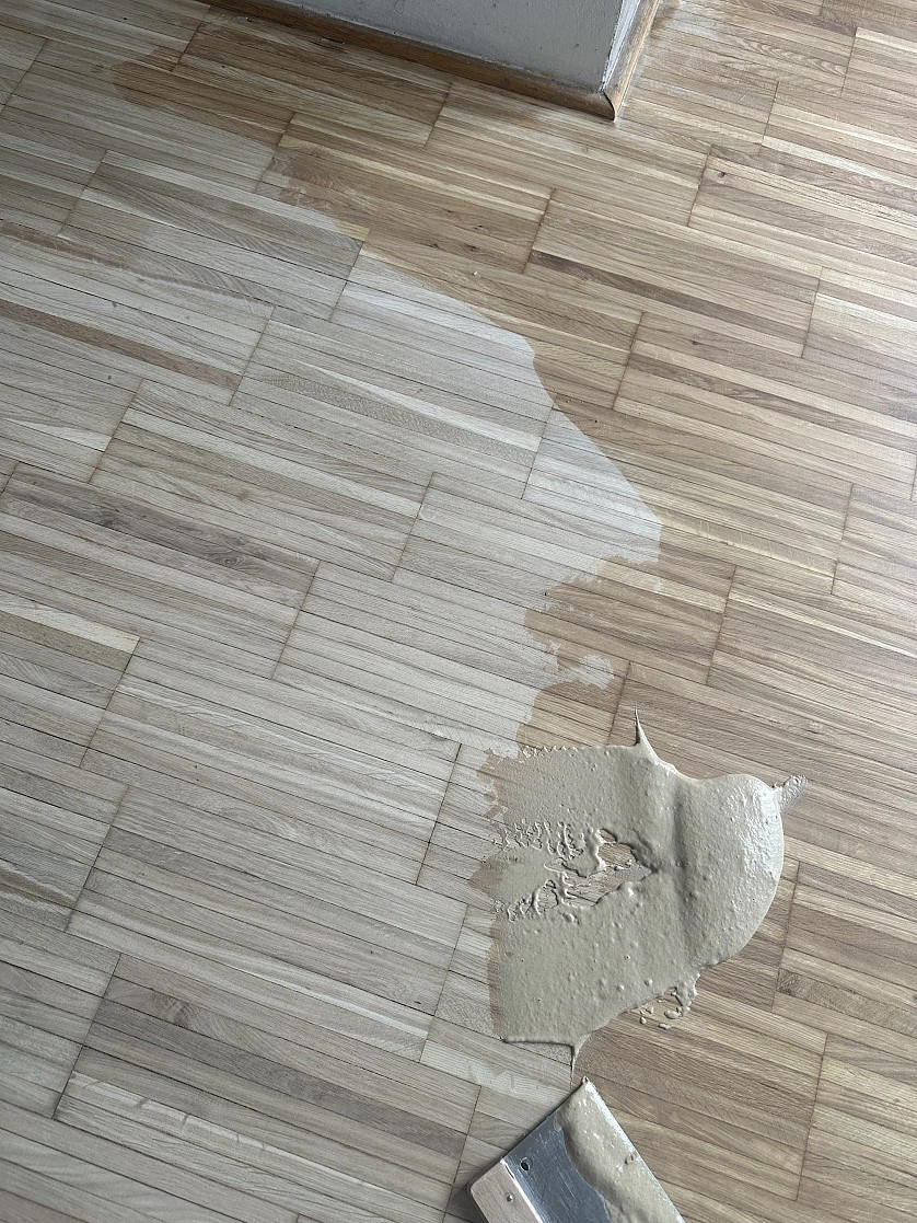 Práce v portfoliu - renovace parketové podlahy - fotografie 3