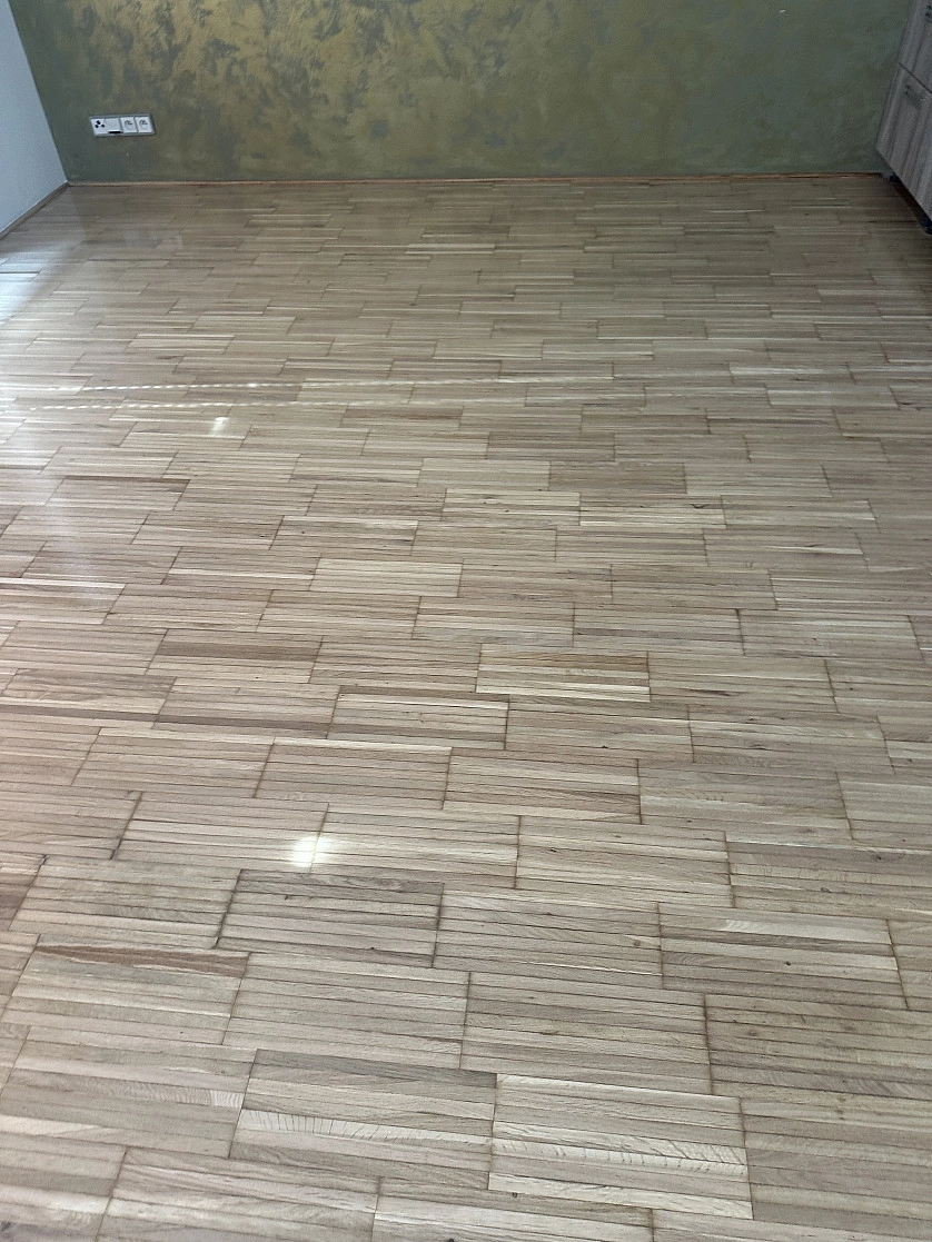 Práce v portfoliu - renovace parketové podlahy - fotografie 5