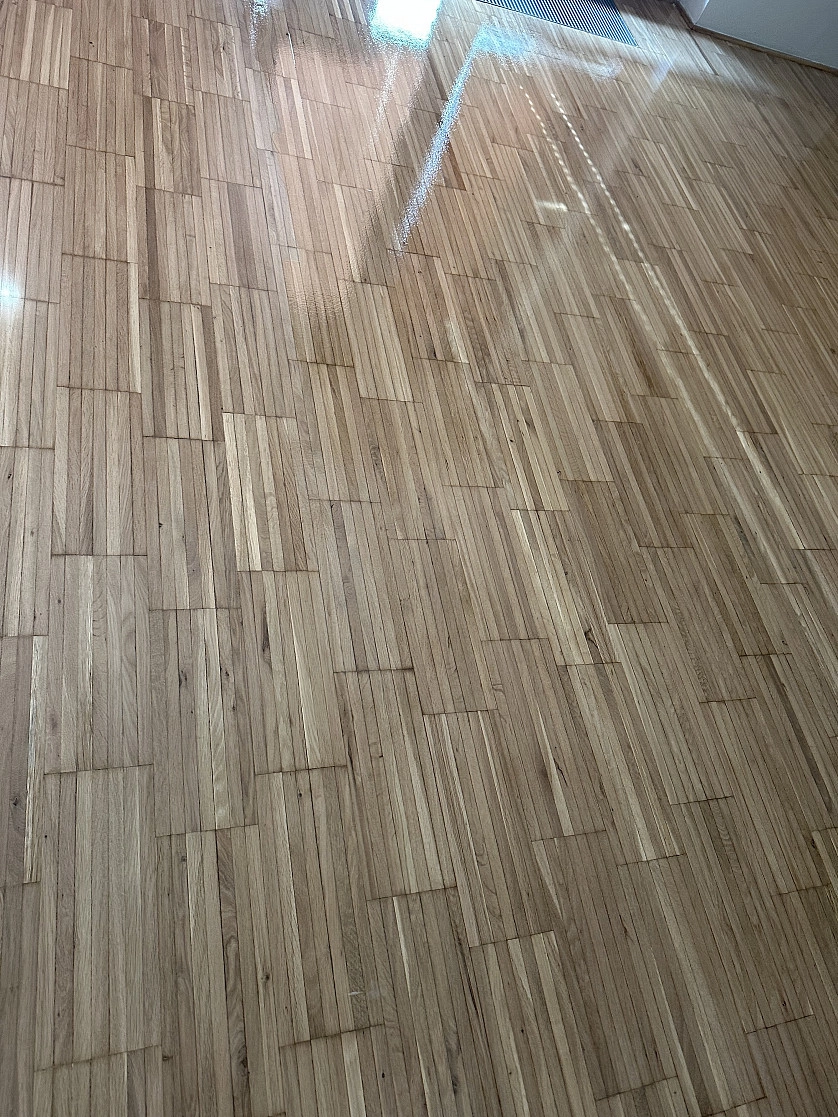 Práce v portfoliu - renovace parketové podlahy - fotografie 6