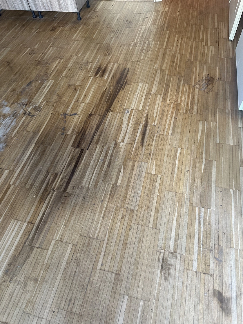 Práce v portfoliu - renovace parketové podlahy