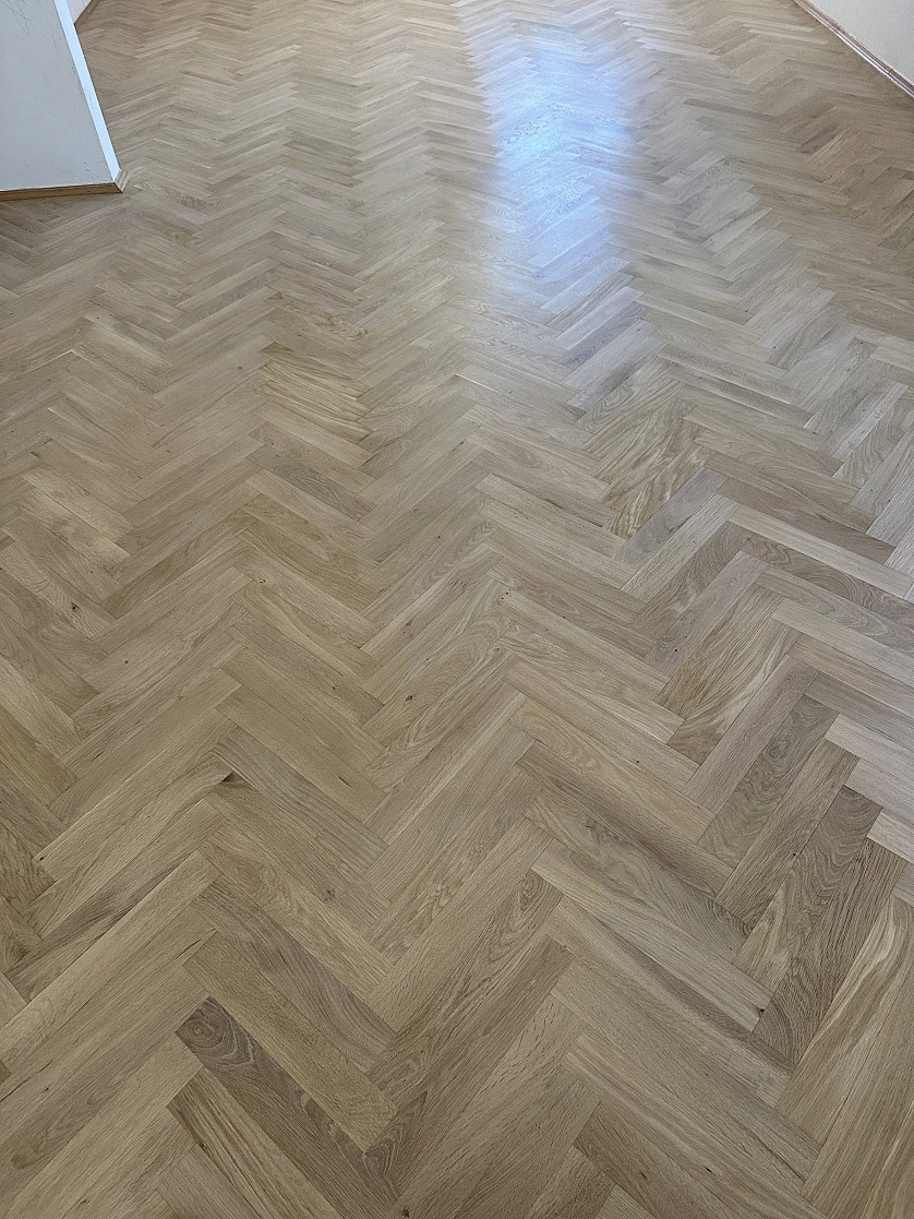 Práce v portfoliu - renovace parketové podlahy - fotografie 6