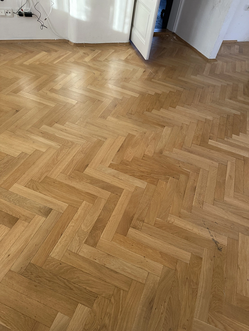 Práce v portfoliu - renovace parketové podlahy - fotografie 2