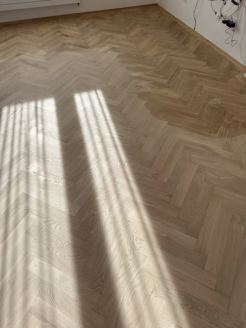 Práce v portfoliu - renovace parketové podlahy - fotografie 3