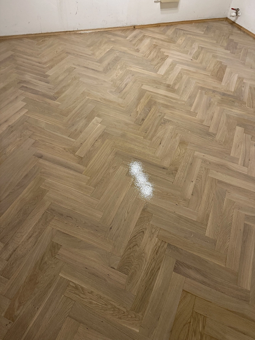 Práce v portfoliu - renovace parketové podlahy - fotografie 5