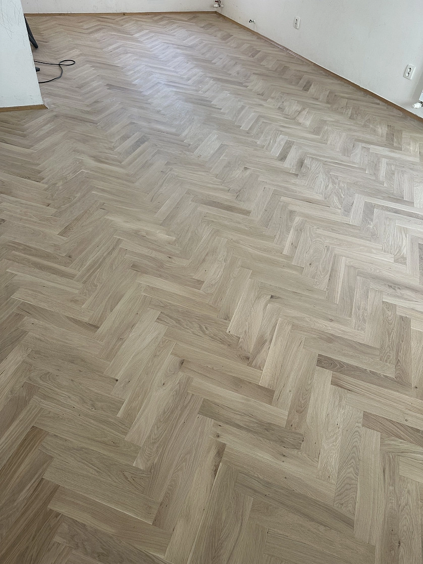 Práce v portfoliu - renovace parketové podlahy - fotografie 4